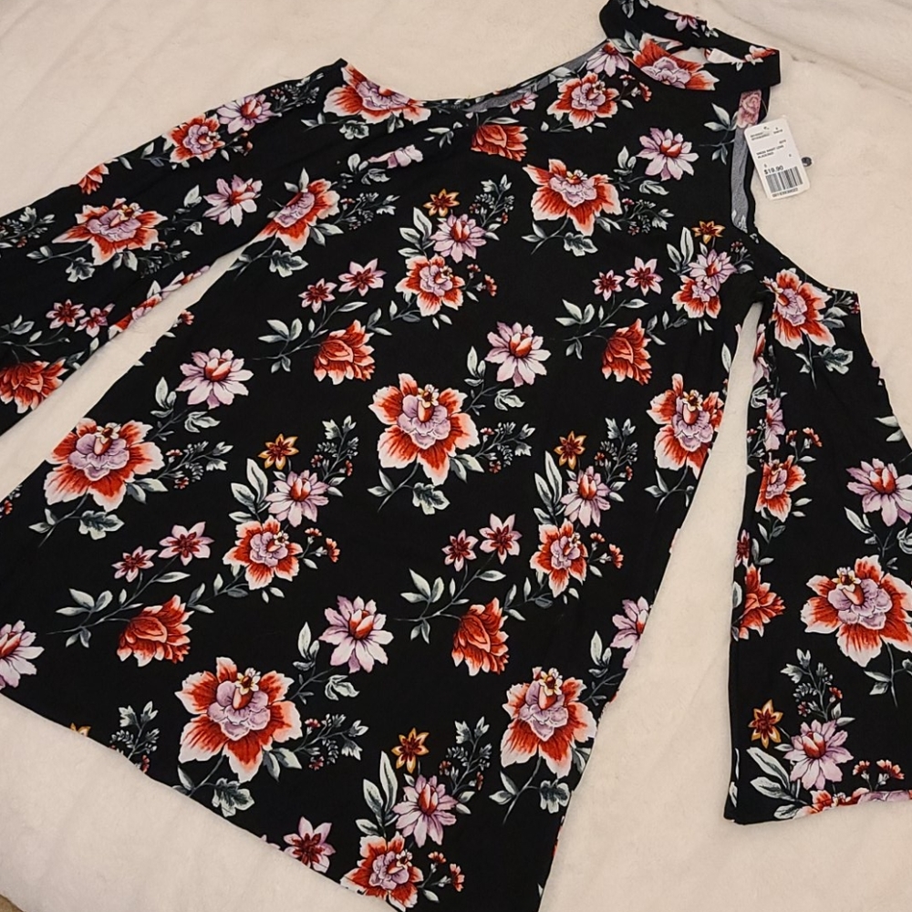 🆕️ Forever 21 - Floral Open-Shoulder Dress